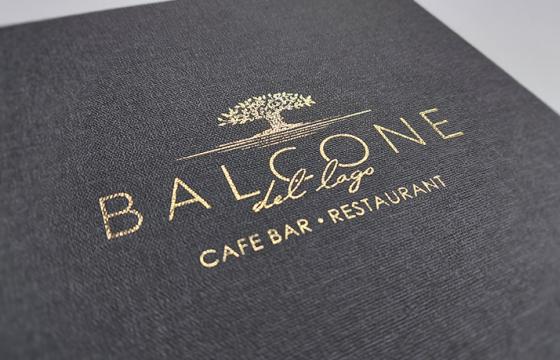 όψη χρυσοτυπίας σε μαύρη δερματίνη